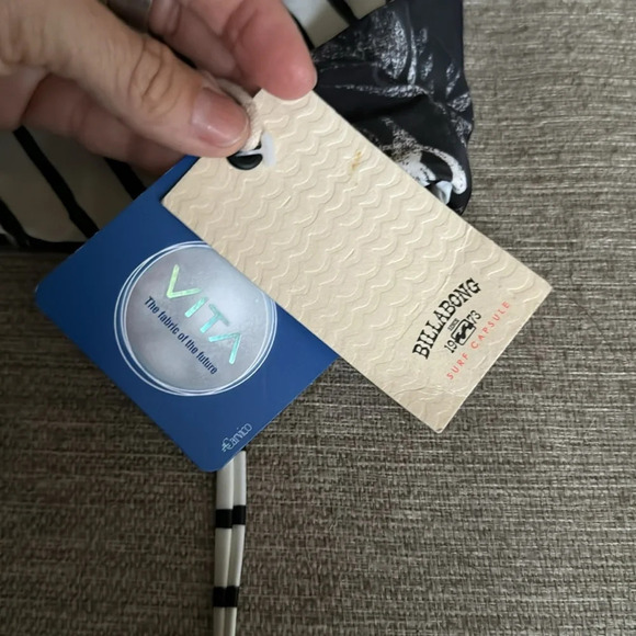 Billabong island time reversible bikini top size M ✨ NWT - Picture 6 of 11